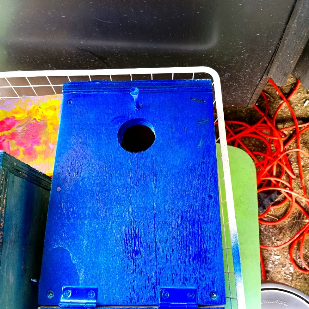 2 nesting boxes